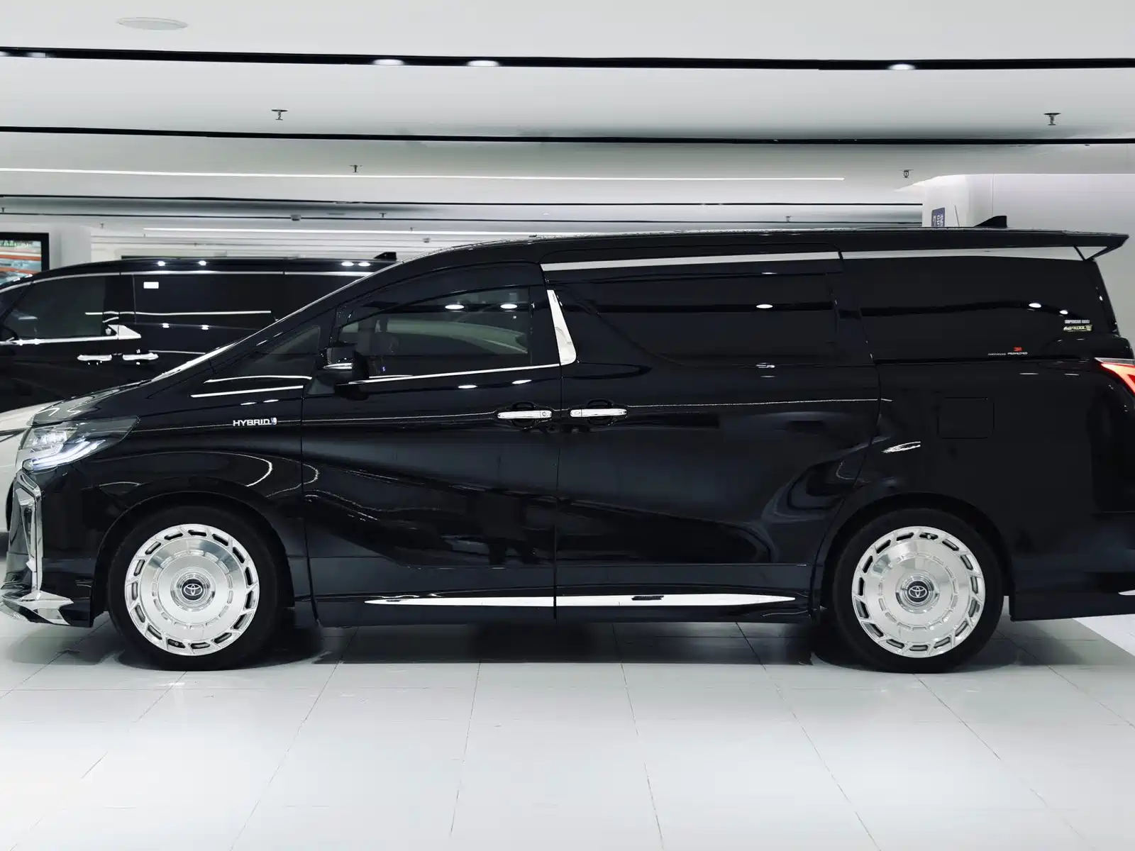صورة 2 - Toyota Alphard