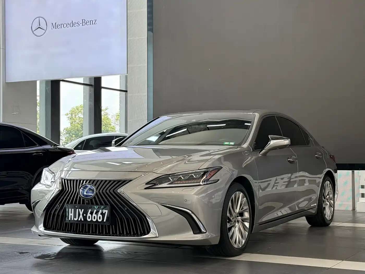 Фото 1 - Lexus ES