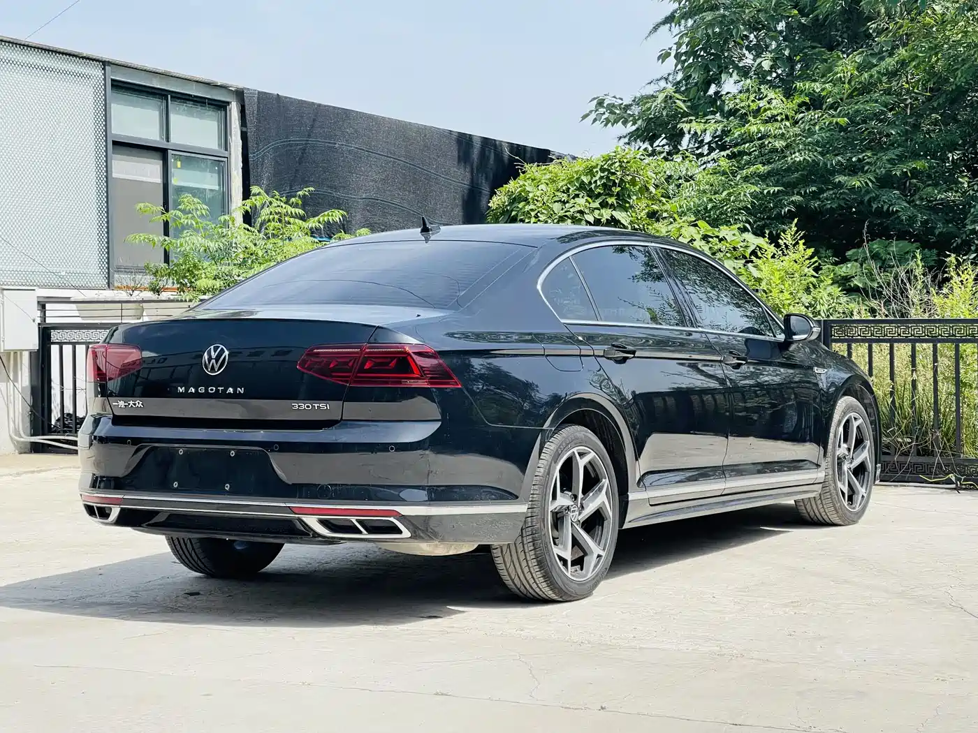 Volkswagen Magotan 2023 Model 2 Million Commemorative Edition 330TSI DSG Luxury фото 16