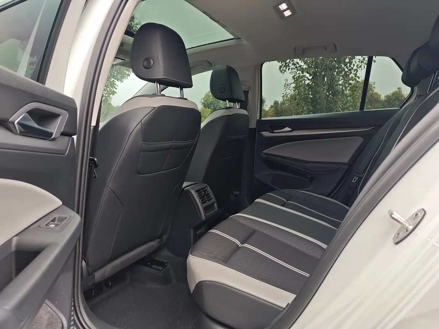 Volkswagen Golf 2026 300TSI Pro фото 6