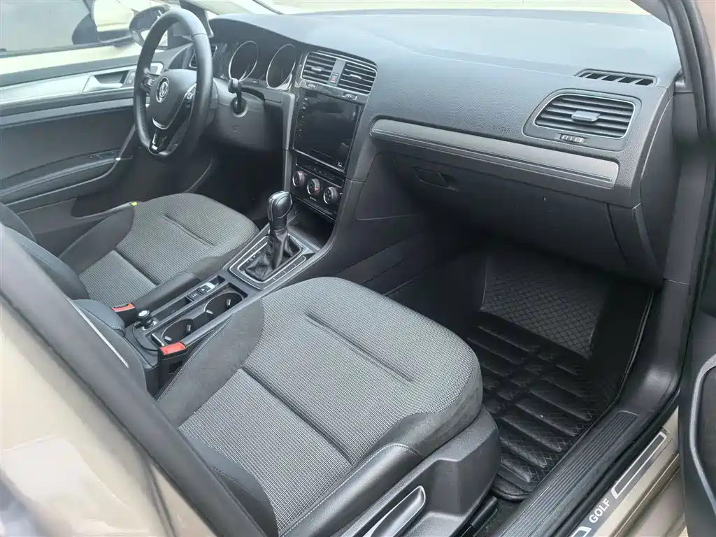 Volkswagen Golf 2020 Beloved Edition 280TSI DSG Comfort фото 13