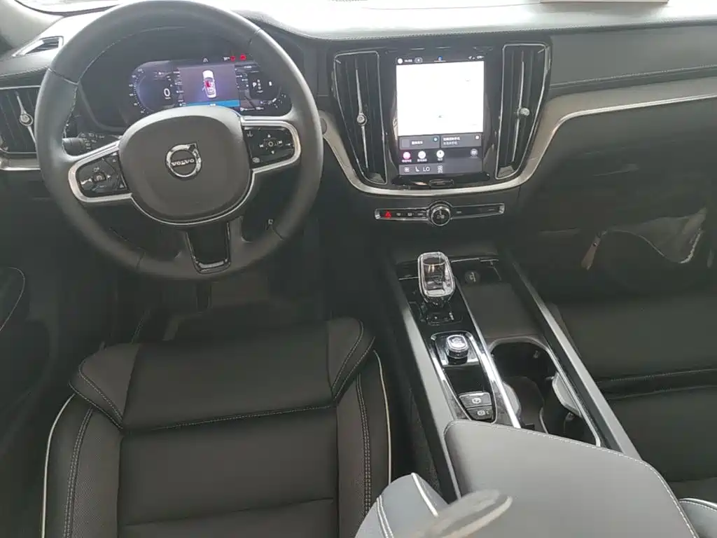 Фото 10 - Volvo S60