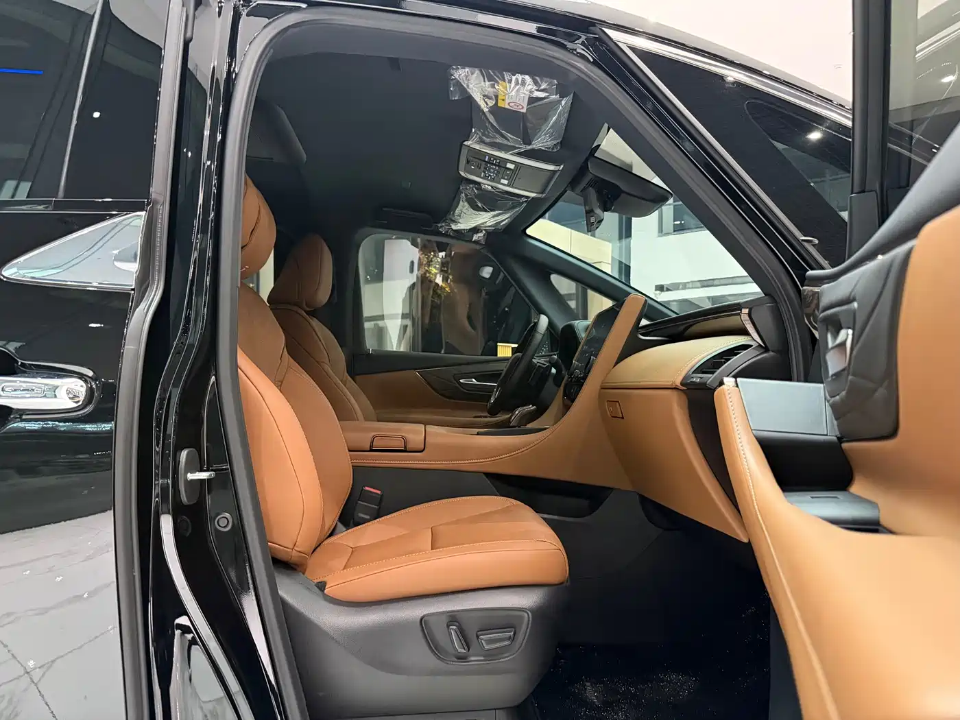 Toyota Vellfire 2024 Crown Hybrid 2.5L Executive Premium Edition фото 10