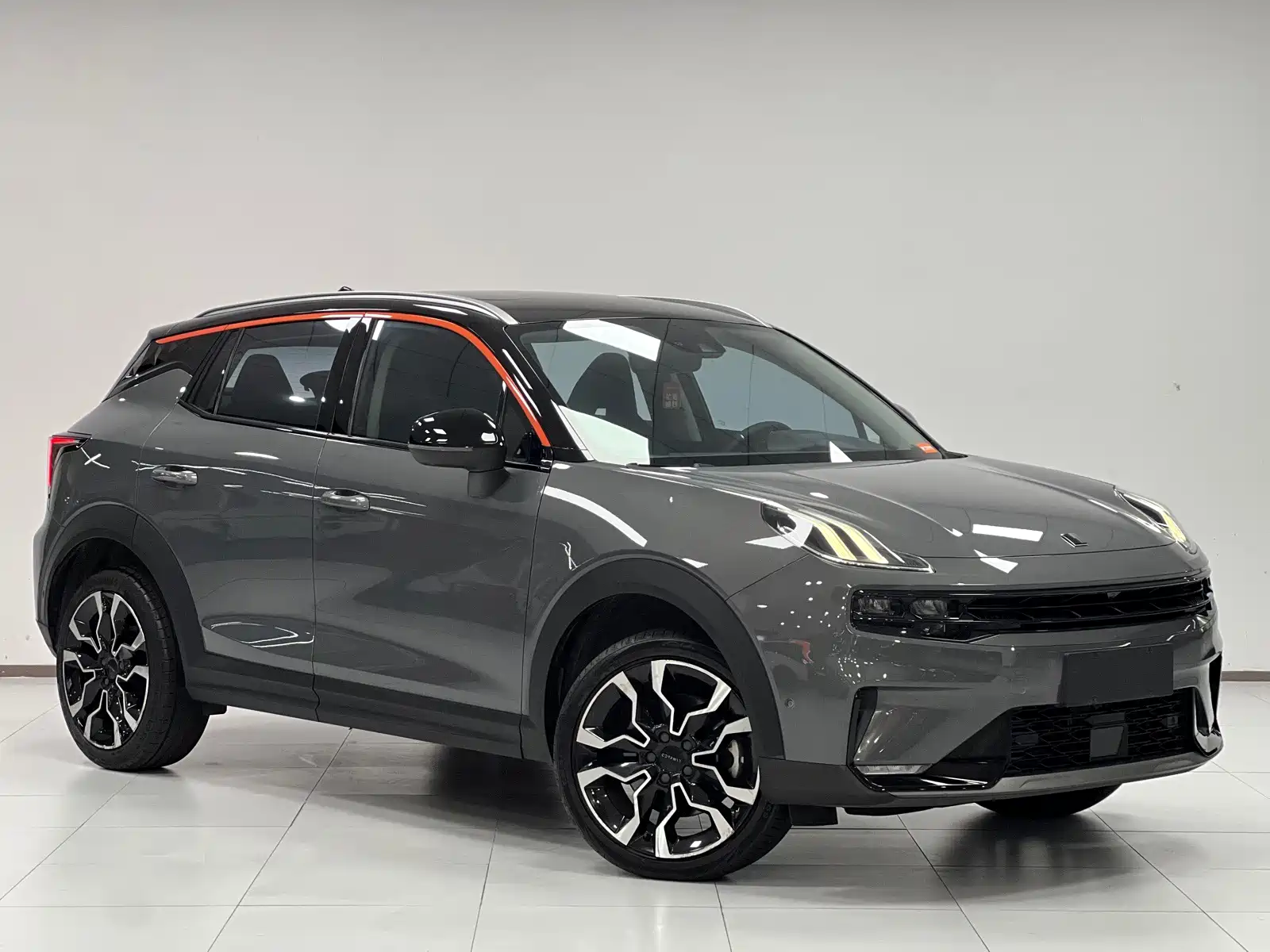 Фото 3 - Lynk & Co 06