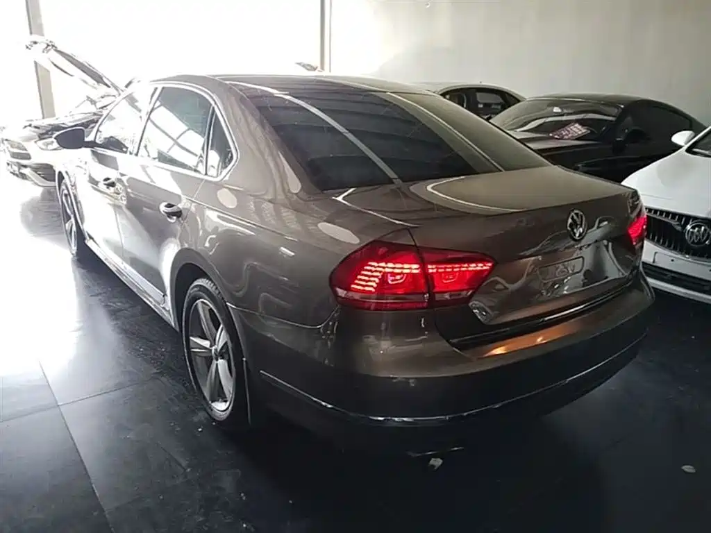 Volkswagen Passat 2015 1.8TSI DSG Prestige Edition фото 5