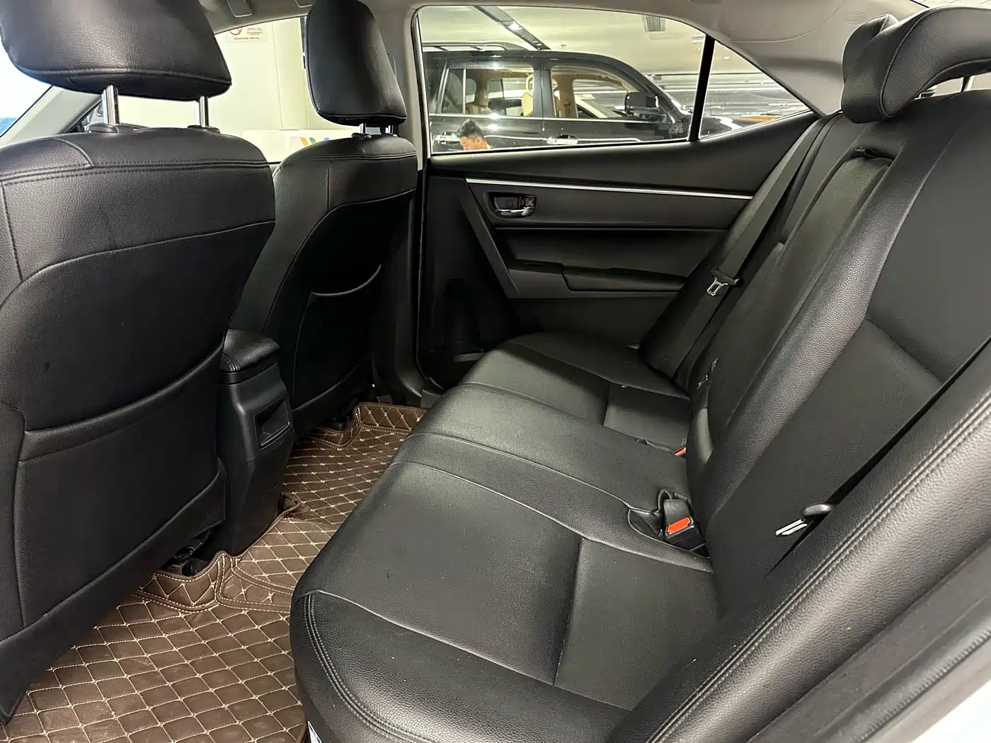 Toyota Corolla Twin Engine E+ 2019 1.8L E-CVT Leading Edition фото 15