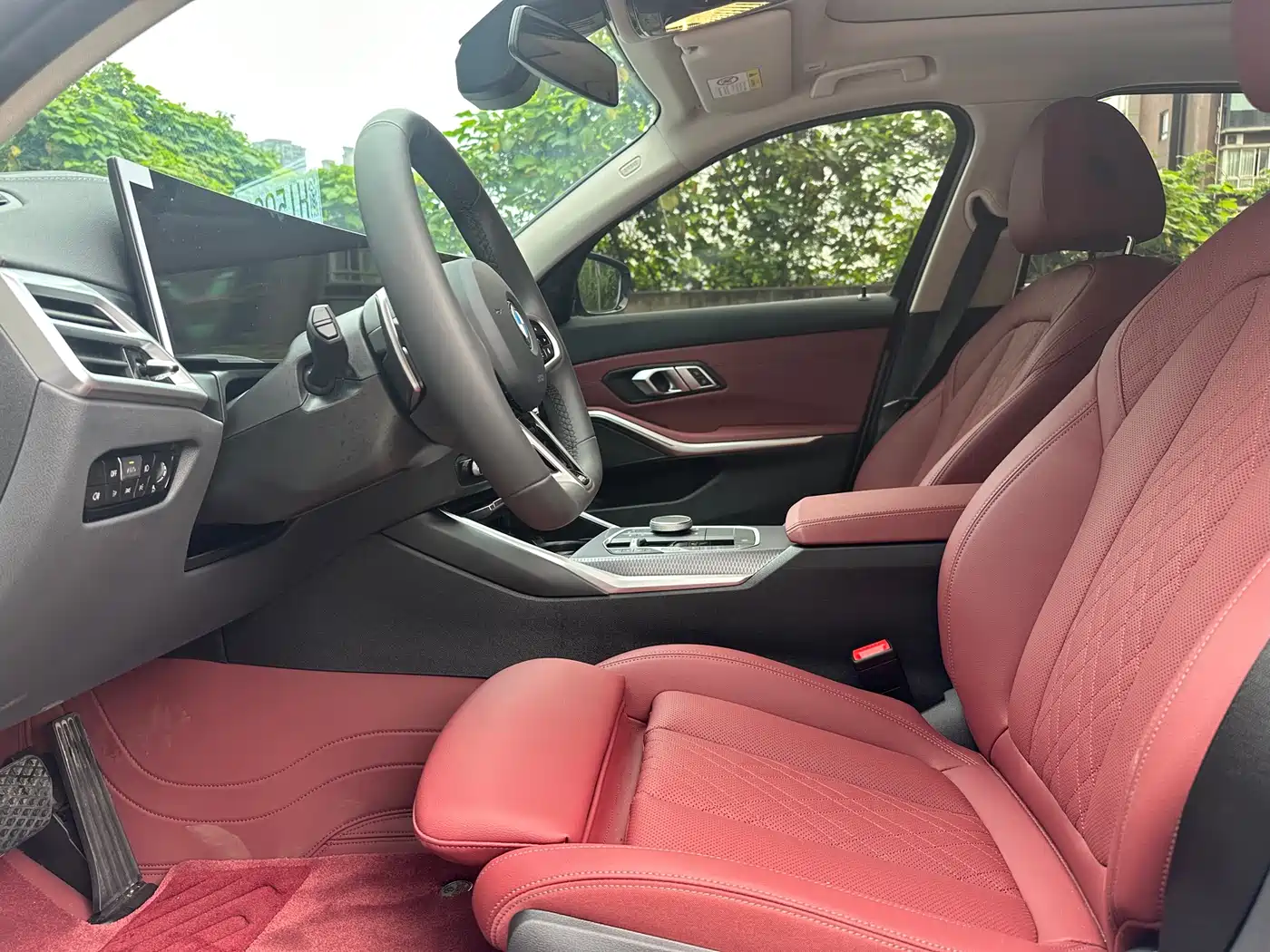 BMW 3 Series 2026 330Li M Sport Shadowline Package фото 5