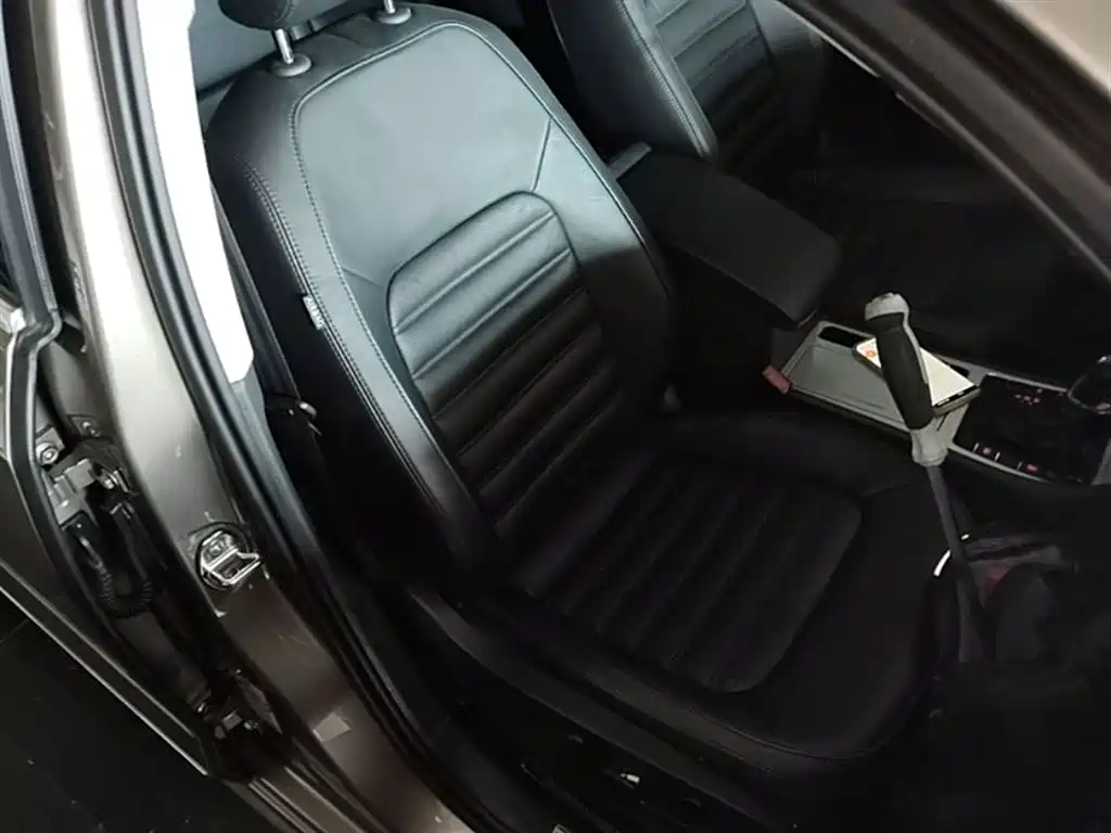 Volkswagen Passat 2015 1.8TSI DSG Prestige Edition фото 25