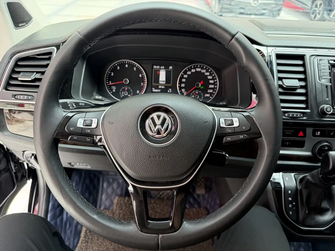 Volkswagen Multivan 2019 2019 2.0TSI 4WD Premium 7-seater