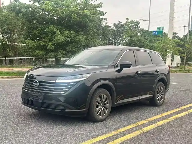 NISSAN EXPLORING THE LAND