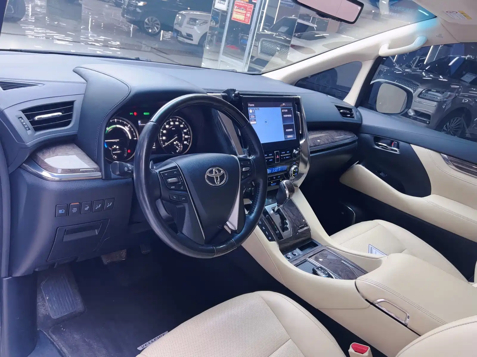 Фото 4 - Toyota Vellfire