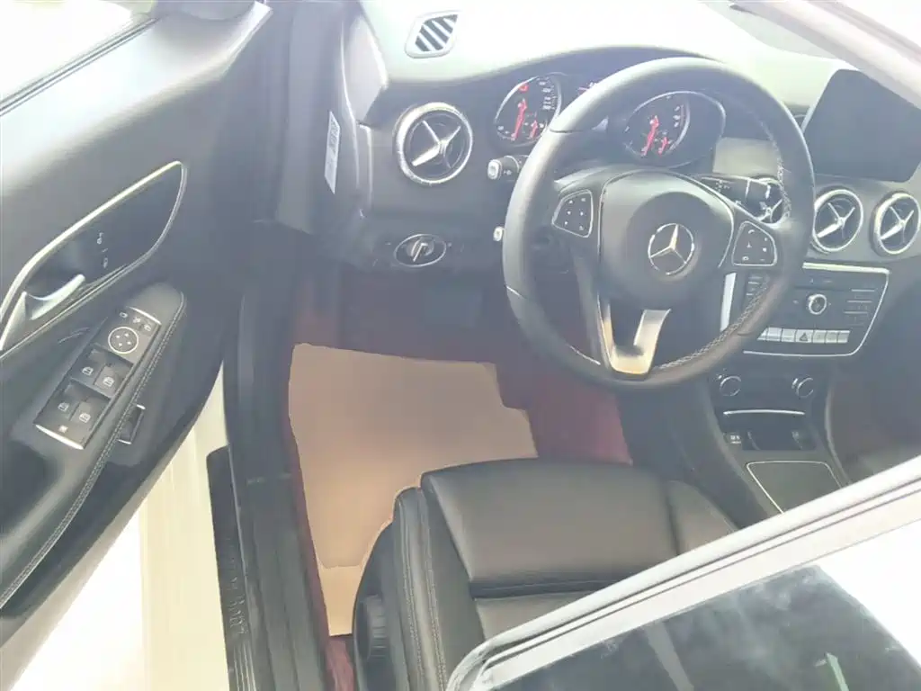 Mercedes-Benz CLA (Import) 2017 Facelift CLA 200 Dynamic фото 16