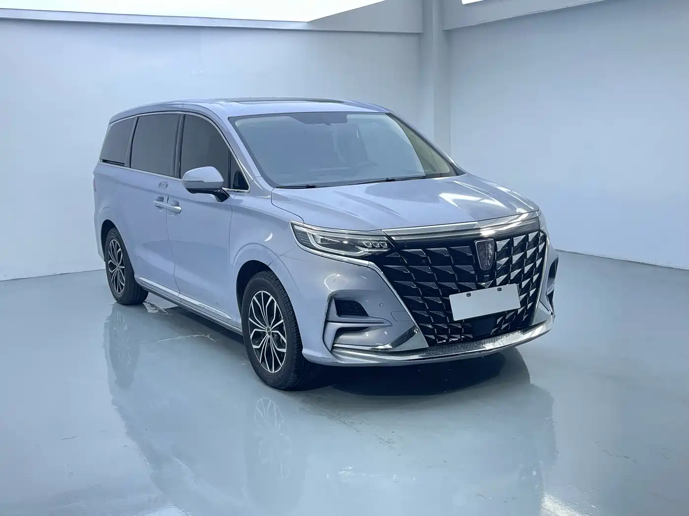 Roewe iMAX8 EV 2022 First Class Platinum Edition