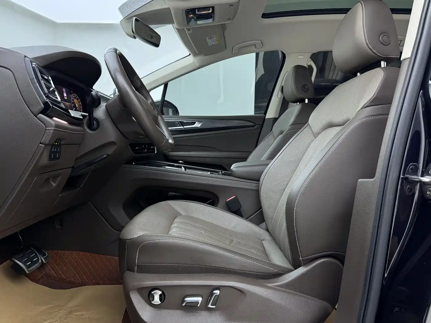 Volkswagen Viloran 2022 380TSI Premium Edition фото 14