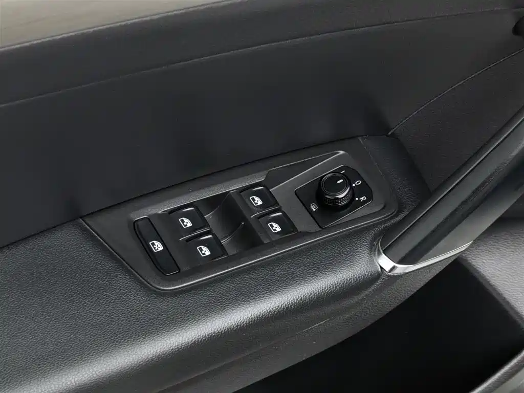 Volkswagen Touran 2016 Touran L 280TSI DSG Elegance фото 9
