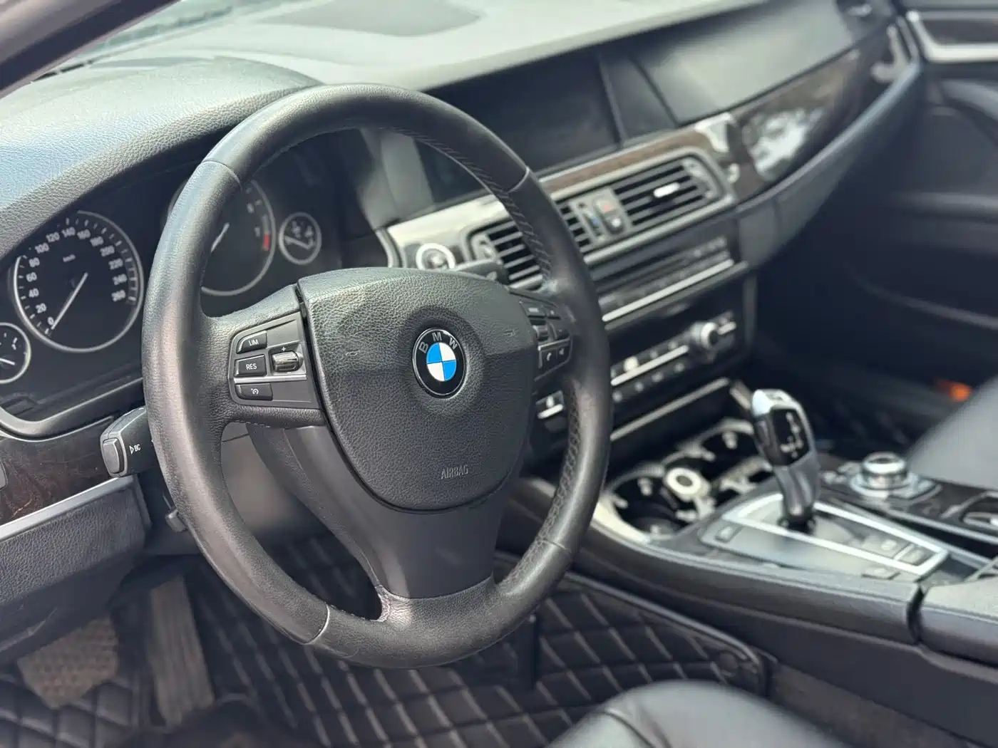 BMW 5 Series 2012 523Li Luxury фото 8