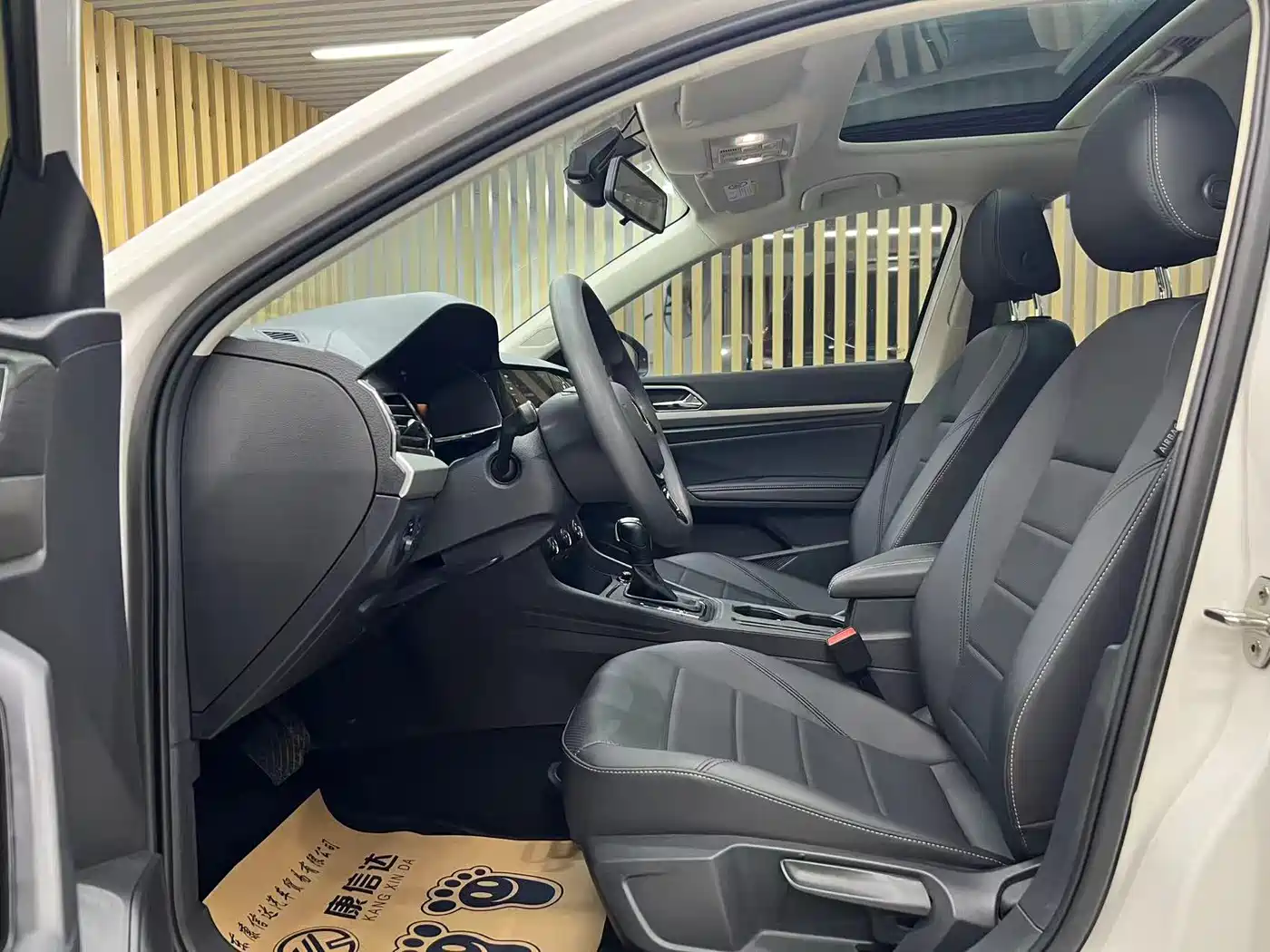 Volkswagen Lavida 2021 1.5L Automatic Vision Edition фото 4