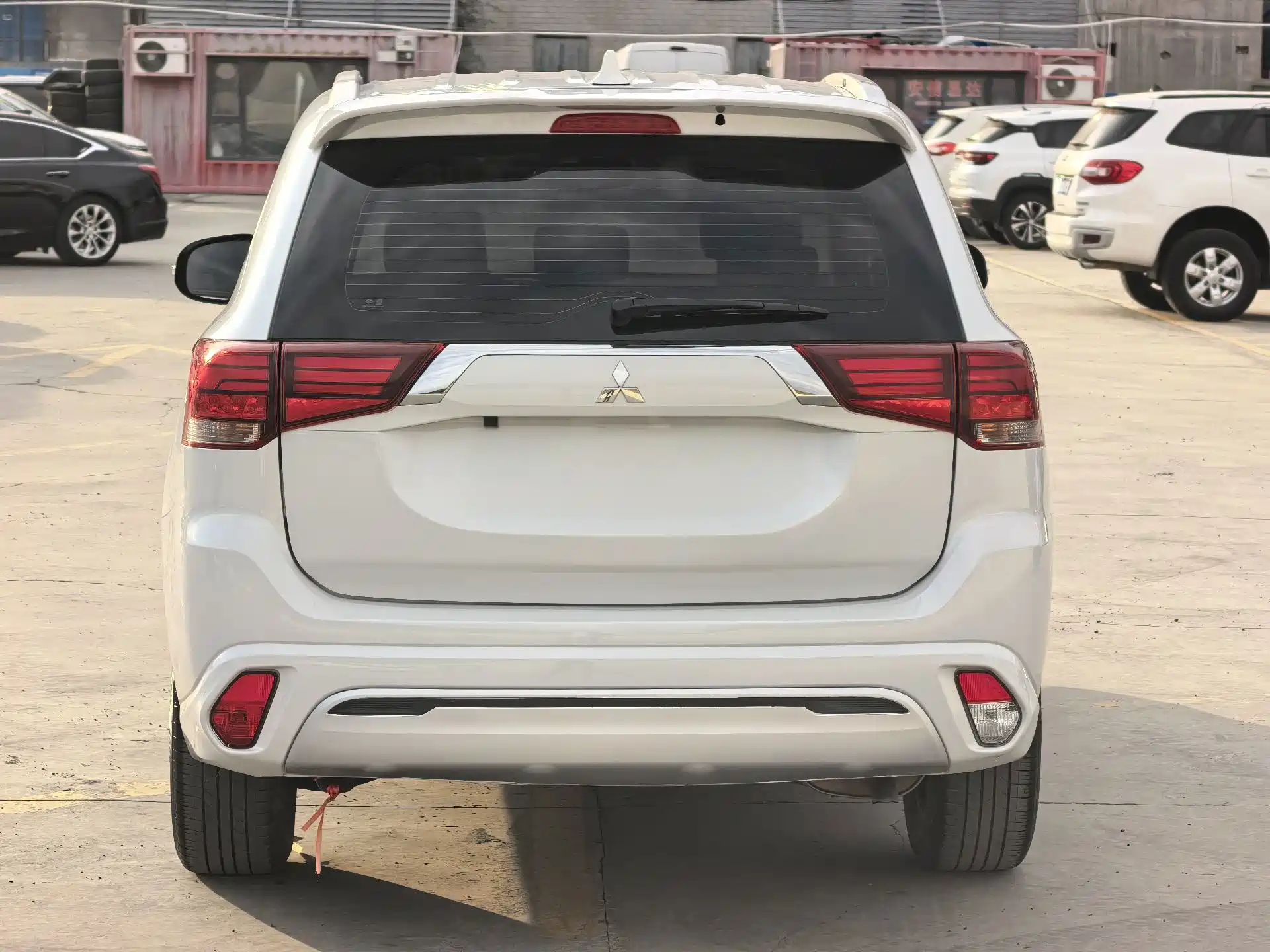 Photo 8 - Mitsubishi Outlander