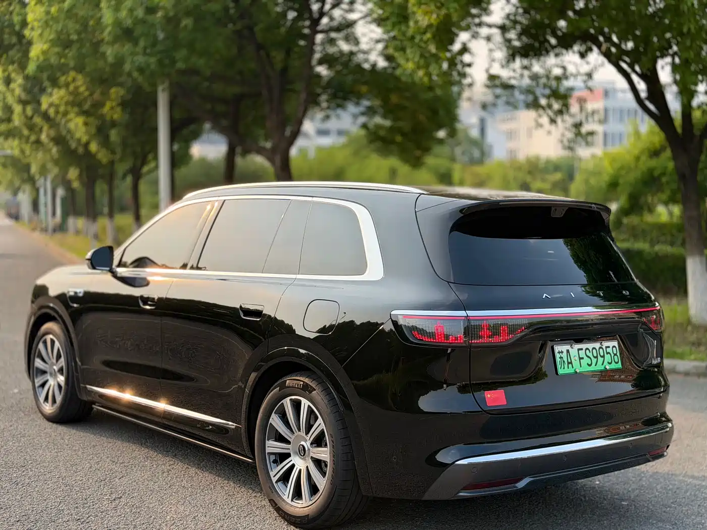 AITO Wenjie AITO M8 2025 Model Extended Range Max+ Edition 53.4kWh 6-Seater фото 13