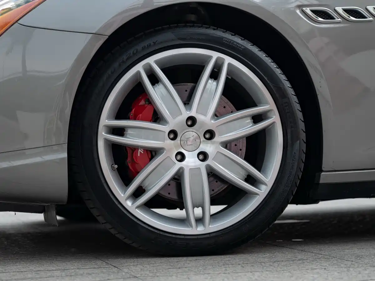 Фото 8 - Maserati Quattroporte