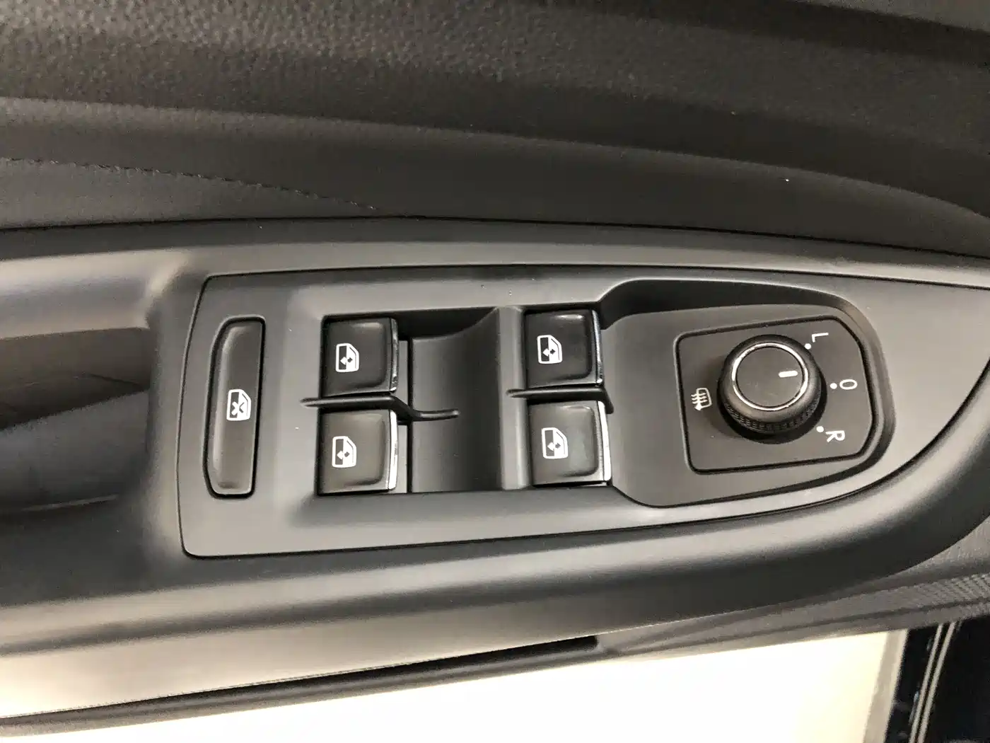 Volkswagen Passat 2023 280TSI Starlight Elite Edition фото 19