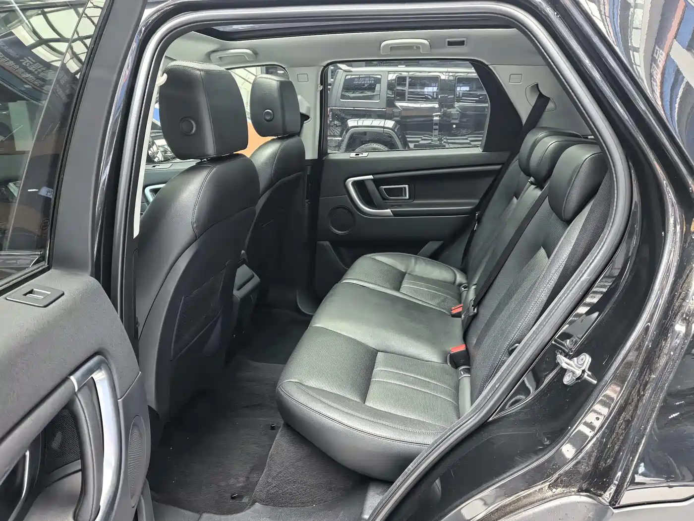 Land Rover Discovery Sport 2018 240PS SE Edition фото 10