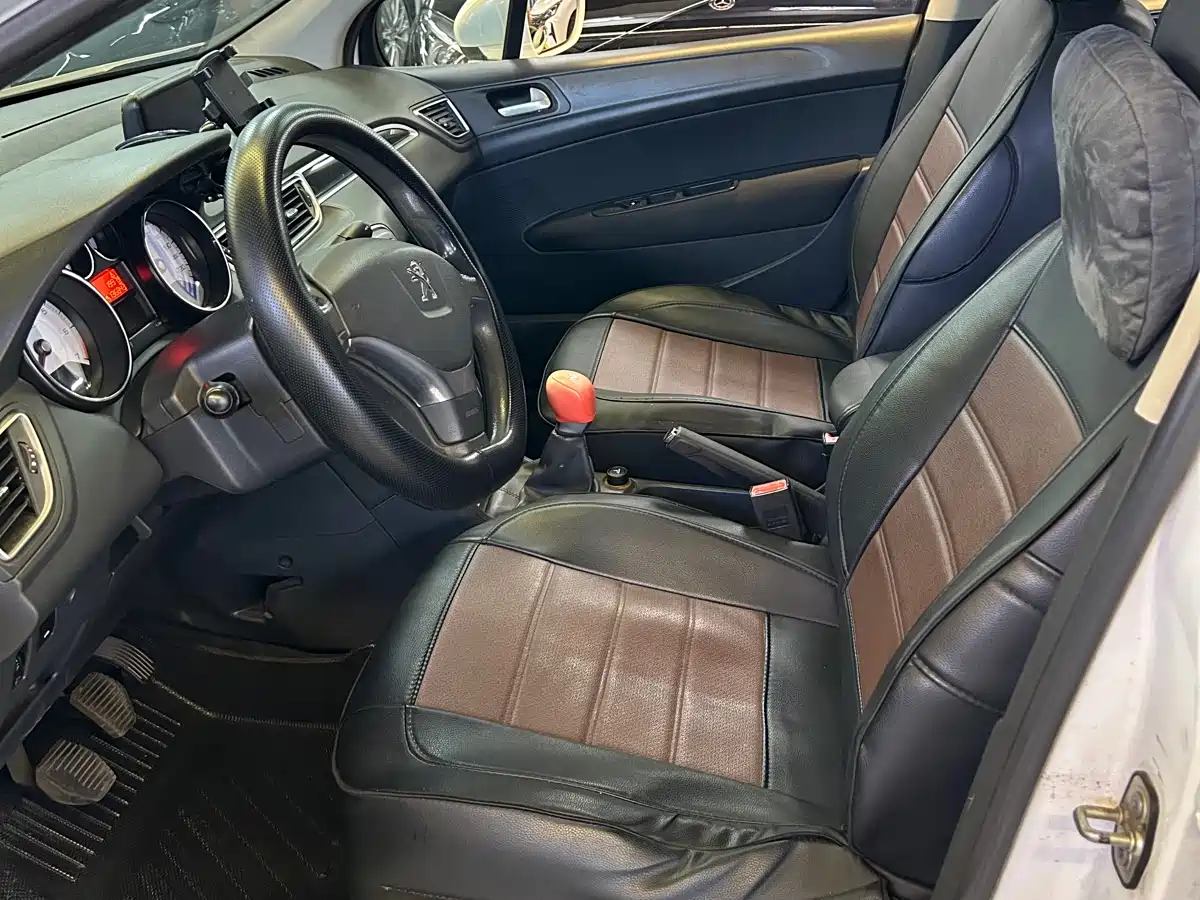 Peugeot 308 2014 Model Joy Edition Classic 1.6L Manual Superior Style фото 6