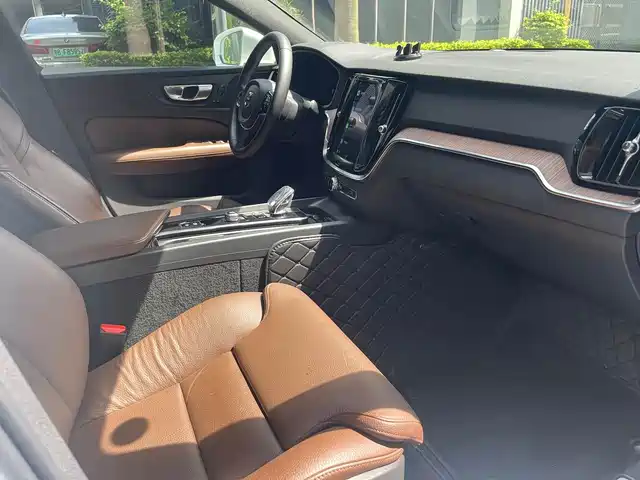 Volvo S60 2024 B4 Inscription Luxury Edition — фото 5