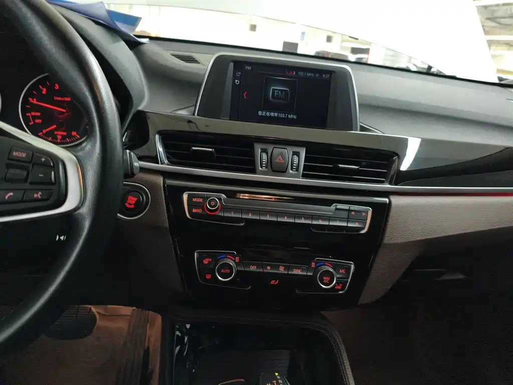 BMW X1 2018 sDrive18Li Premium Model фото 9