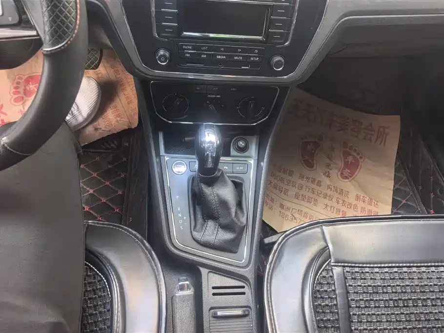 Volkswagen Lavida 2017 1.6L Automatic Comfort Edition фото 16