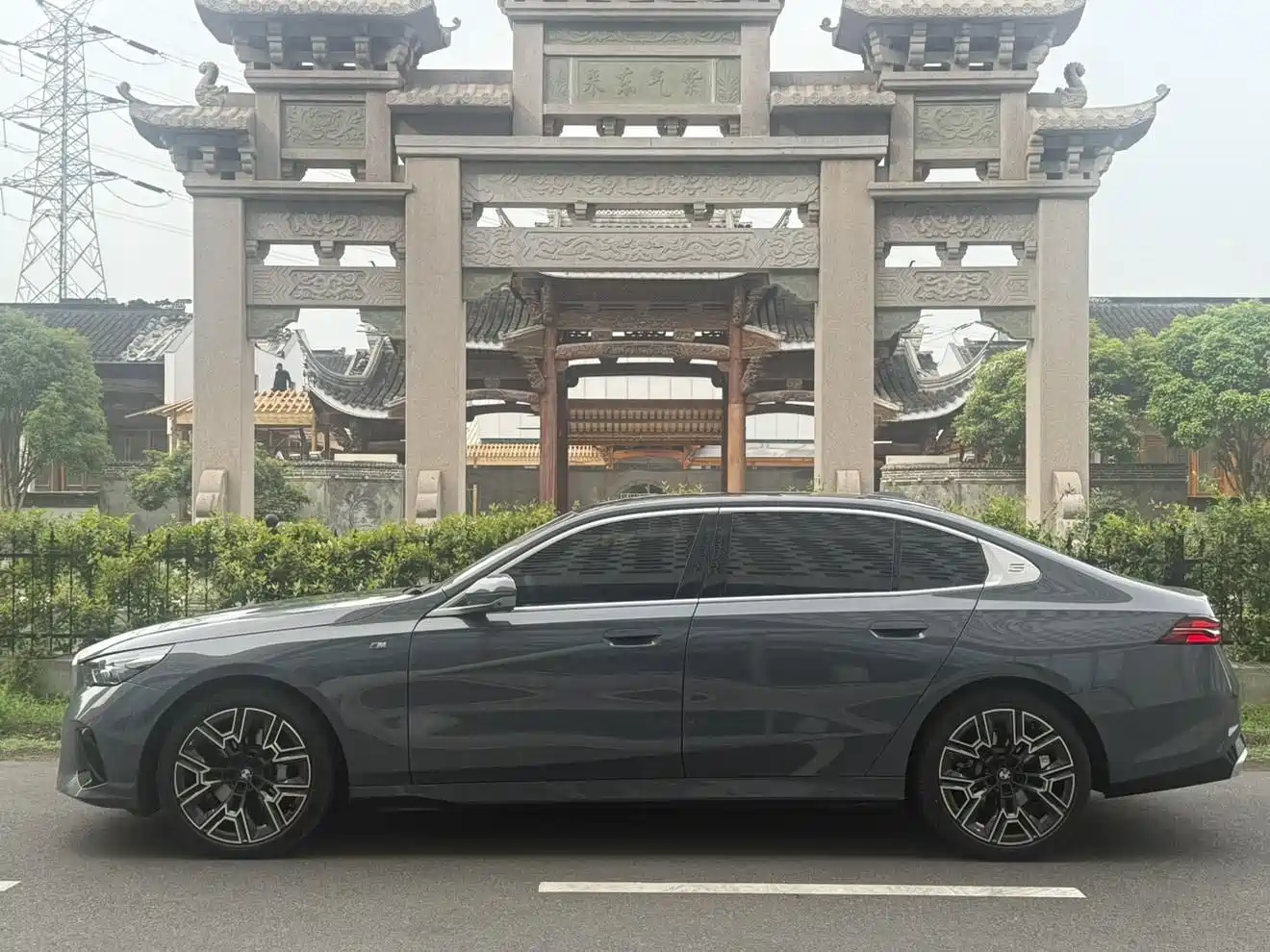 BMW 5 Series 2024 530Li Premium M Sport Package фото 3