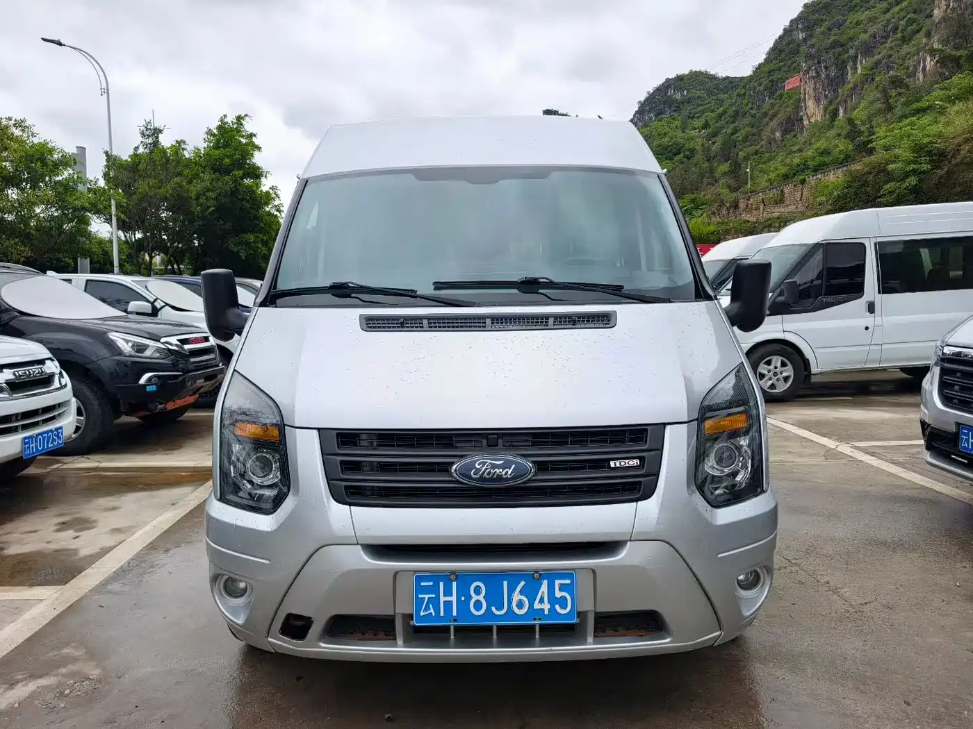 Ford New Generation Transit 2020 2019 Model 2.2T Multi-function Short Wheelbase Medium Roof 6-seater China VI