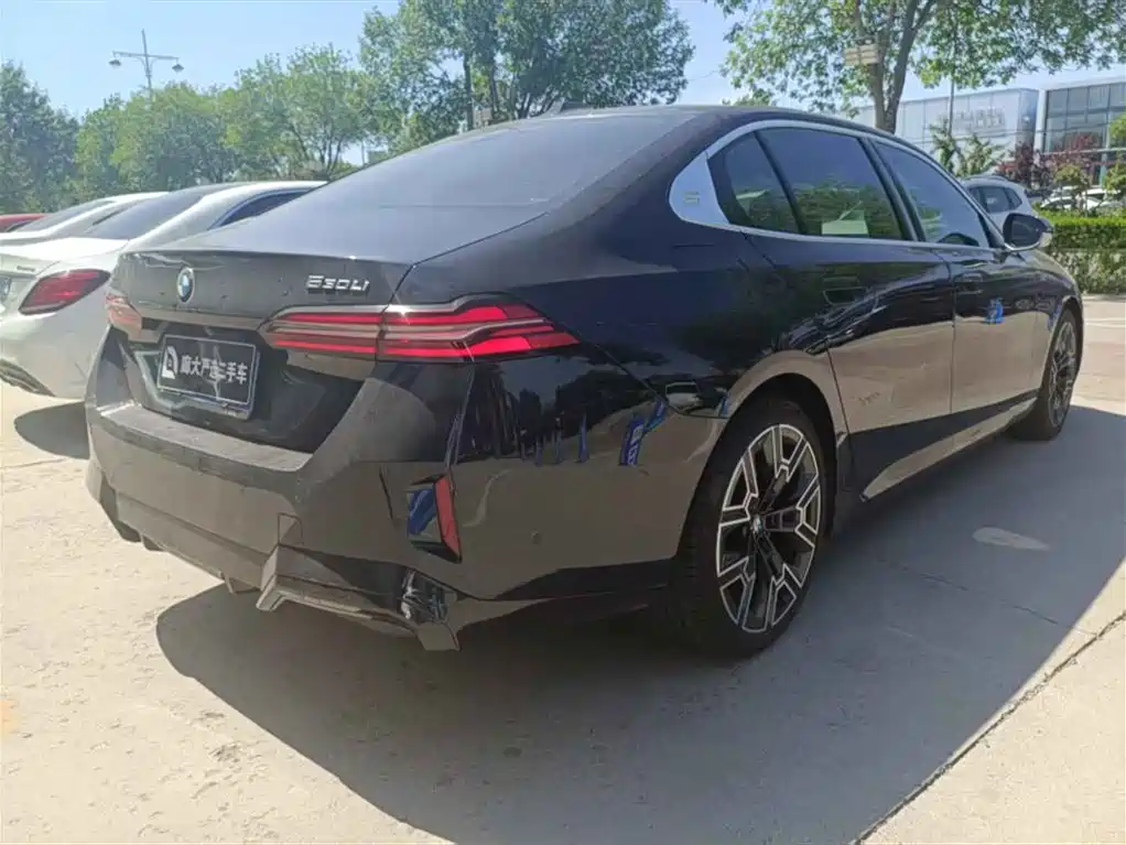 BMW 5 Series 2025 530Li Premium M Sport Package фото 7