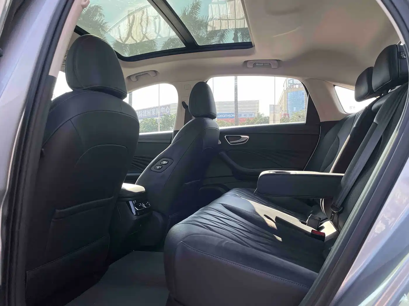 Roewe D7 2023 2023 DMH 125km Flagship Edition