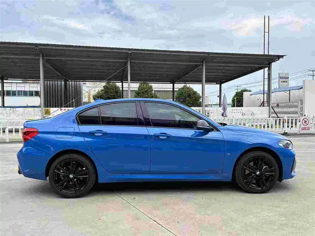 BMW 1 Series 2022 125i M Sport Shadow Edition фото 4