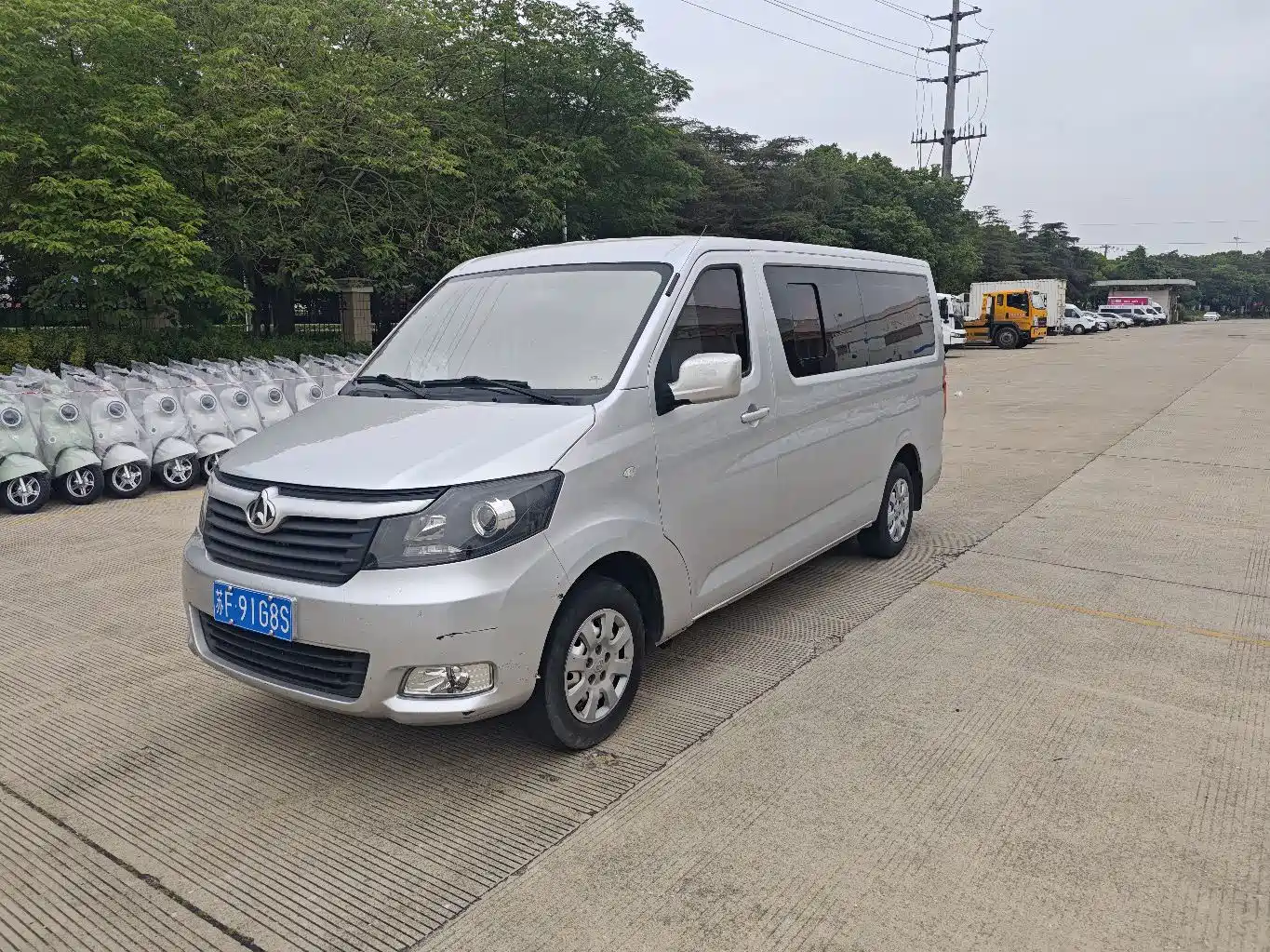 Changan Kaicheng Changan Ruixing M90 2022 2021 2.0L Standard Flat Roof Tailgate 6-seater LJ481Q6