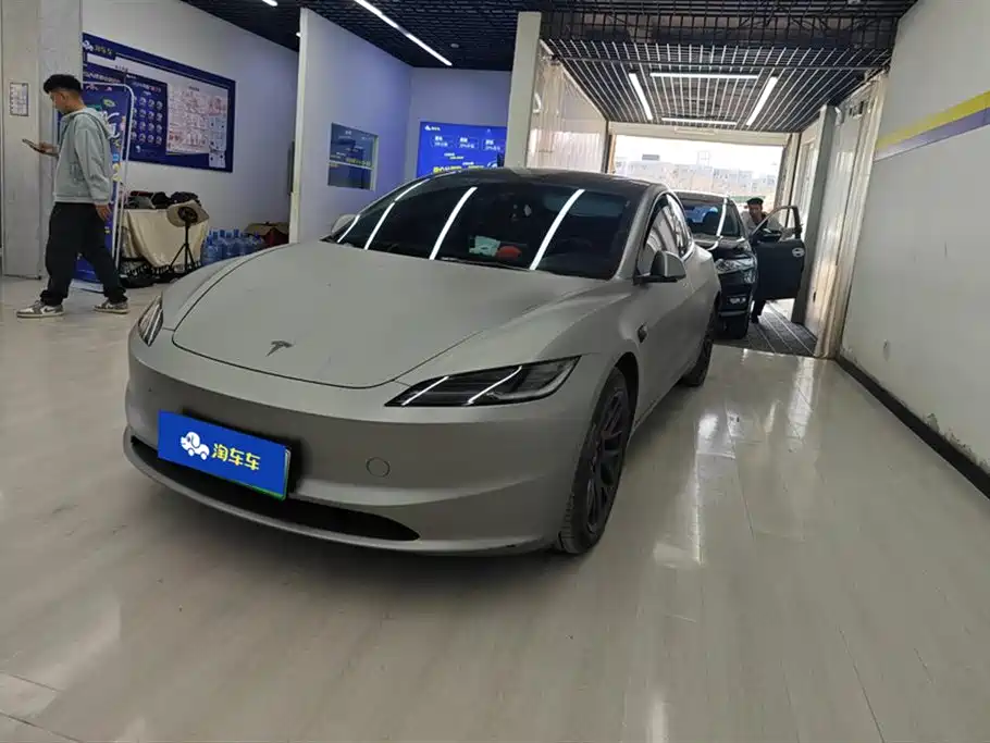 TESLA MODEL 3