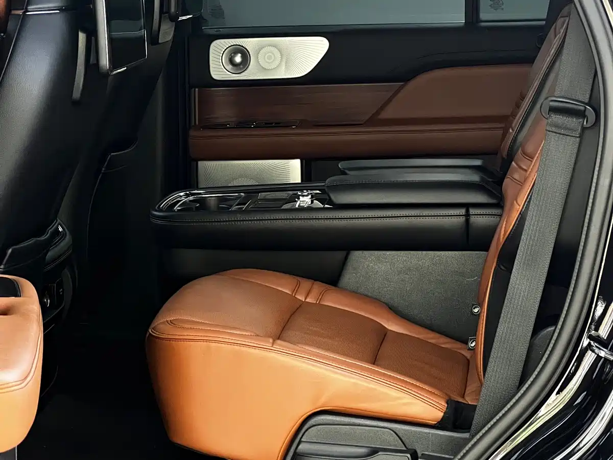 Lincoln Navigator 2019 3.5T Ultimate China VI фото 11