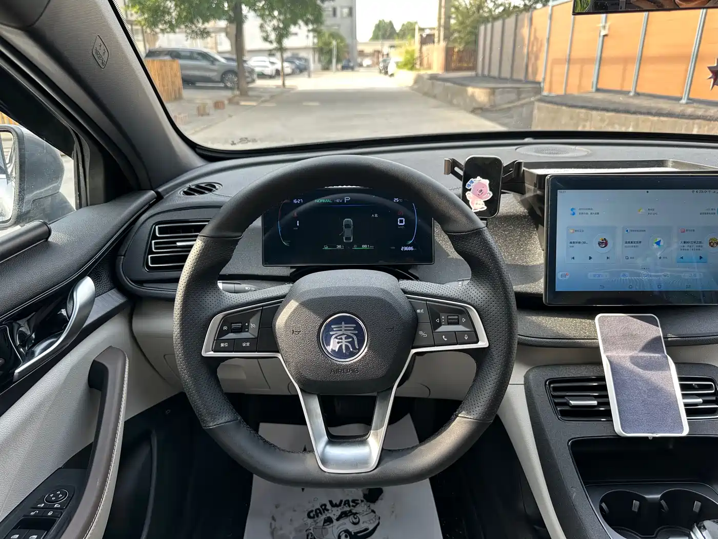 BYD Qin PLUS 2024 Glory Edition DM-i 55KM Leading фото 9
