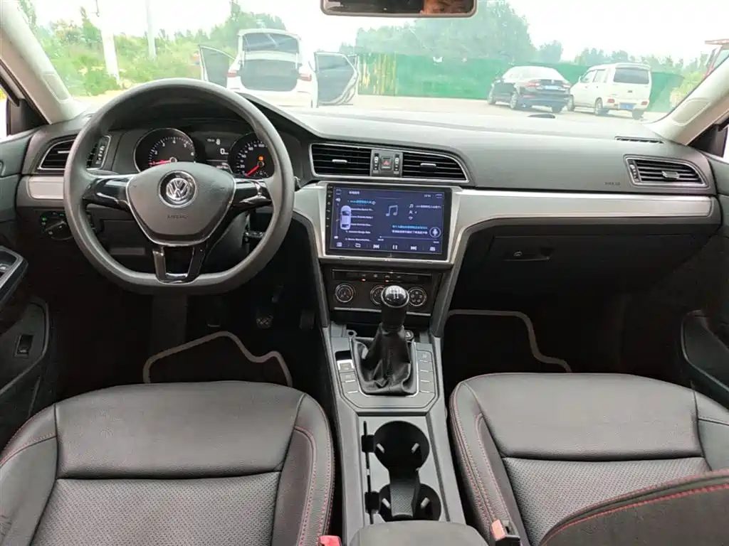 Volkswagen Lamando 2015 230TSI Manual Style Edition фото 10
