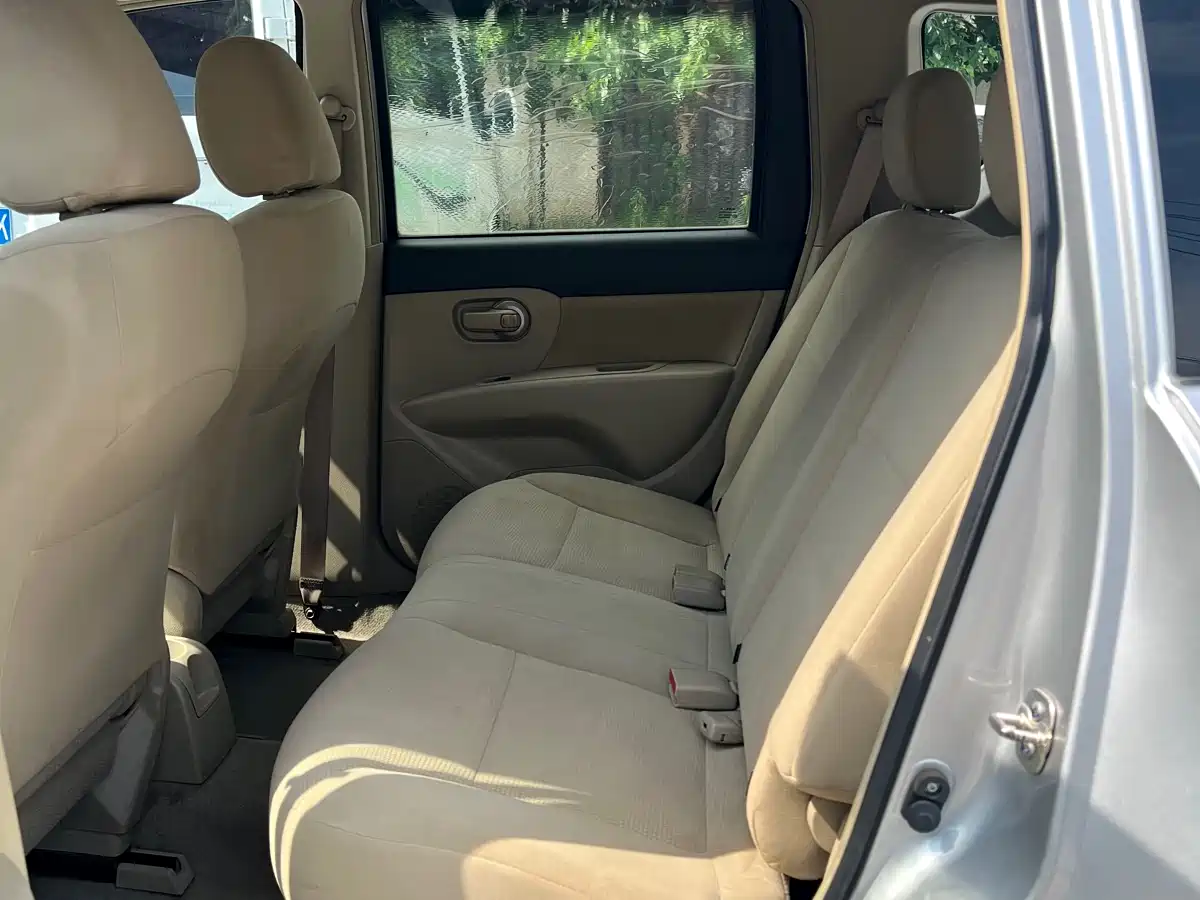 Nissan Livina 2017 2015 1.6XE CVT Comfort Edition