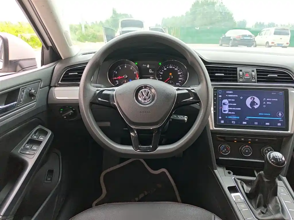 Volkswagen Lamando 2015 230TSI Manual Style Edition фото 11
