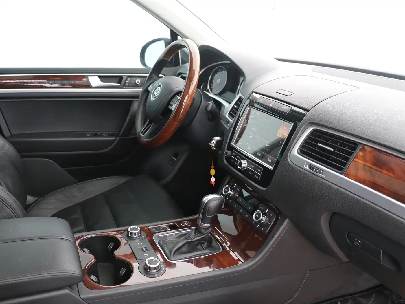 Volkswagen Touareg 2011 3.0TSI Luxury фото 4