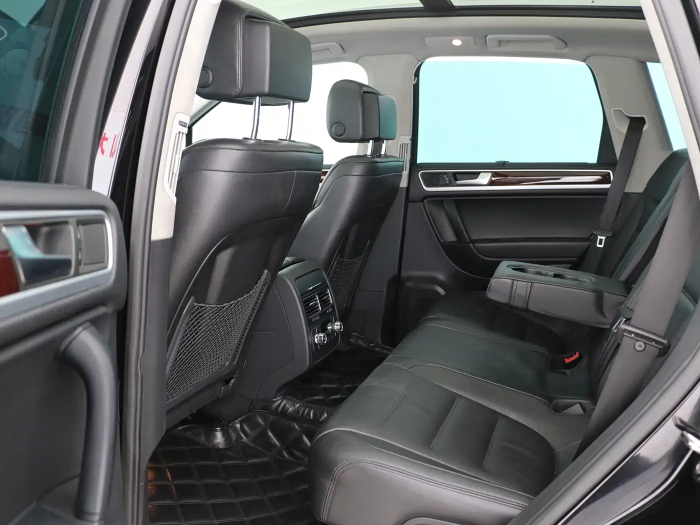 Volkswagen Touareg 2011 3.0TSI Luxury фото 7
