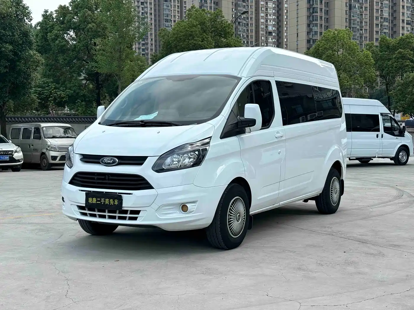 Ford Transit 2019 2.0T Diesel Business Travel Mid-Wheelbase Mid-Roof 9-Seater China VI