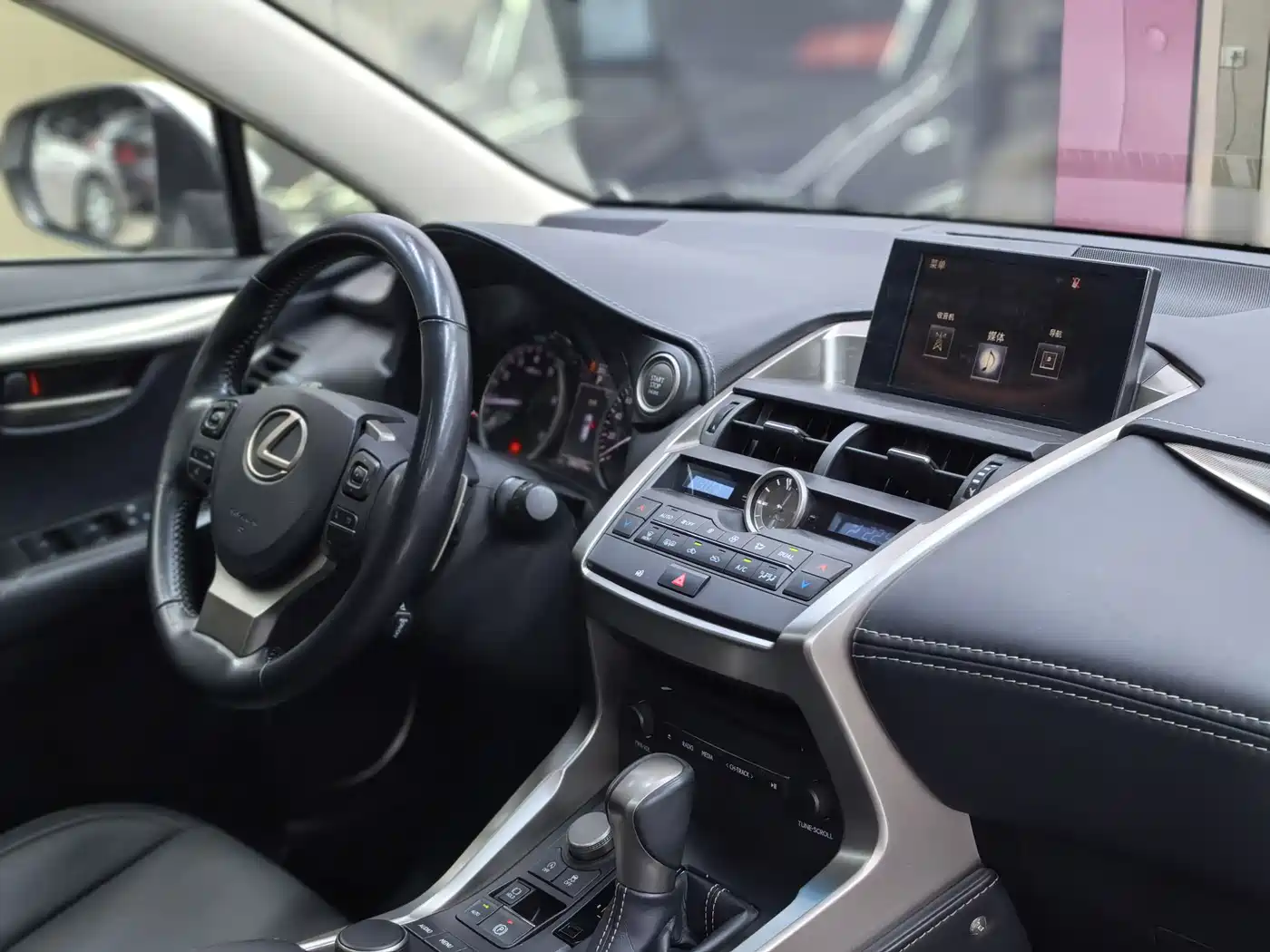Lexus NX 2015 200t AWD F Sport фото 22