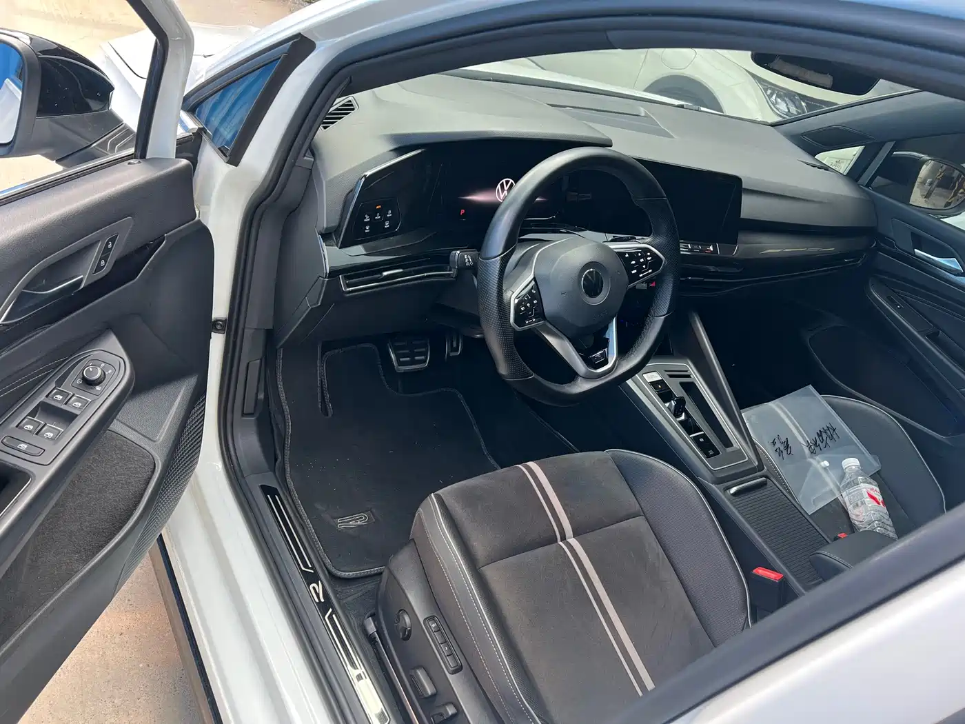 Photo 4 - Volkswagen Golf