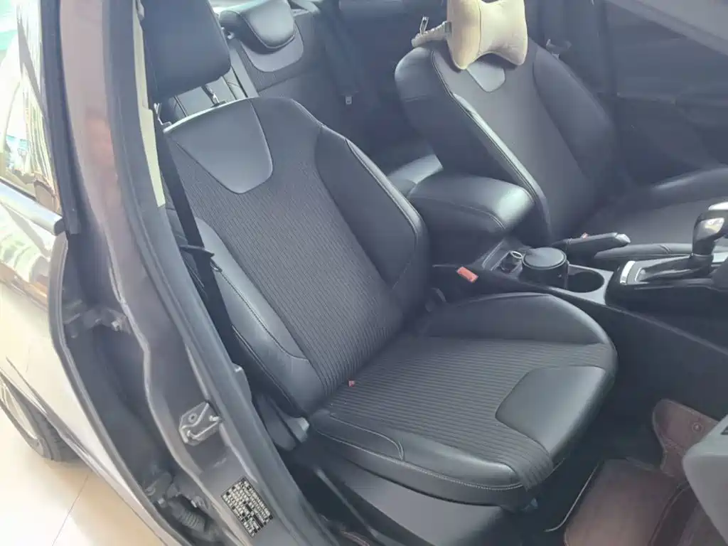 Фото 25 - Ford Focus