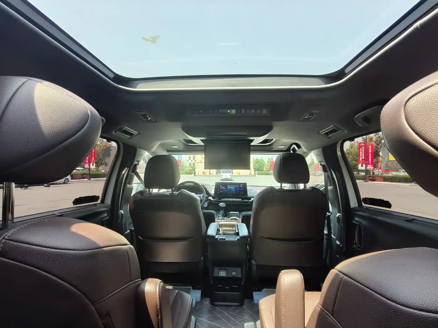 Toyota Sienna 2023 2.5L Hybrid Platinum Edition фото 17