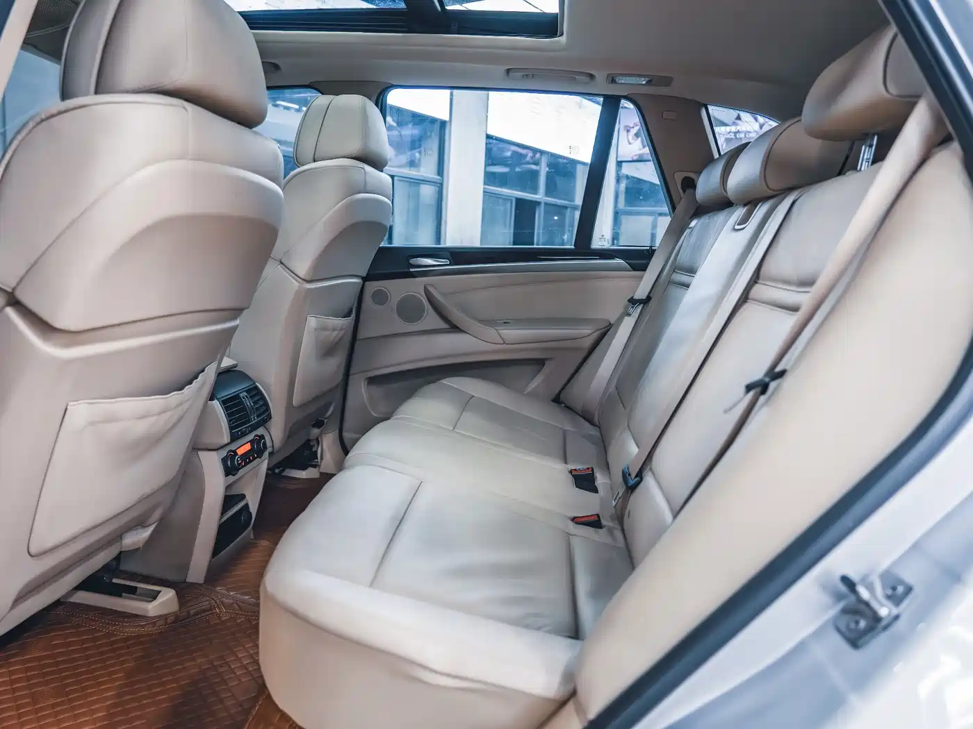BMW X5 (Import) 2011 xDrive50i Leading Edition фото 13
